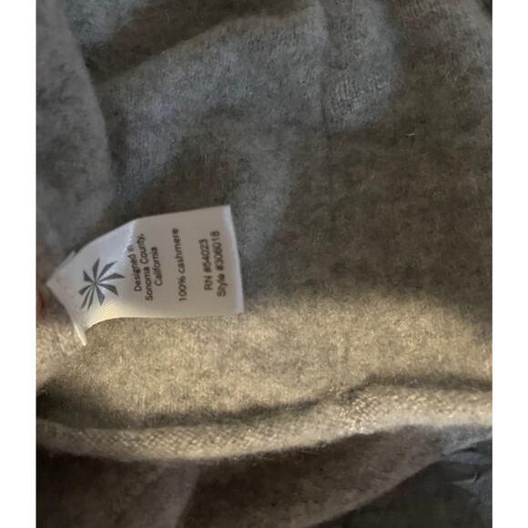 Athleta Girls Cashmere Hoodie Sweater Gray Size Small Pullover Cozy Soft - Picture 7 of 7